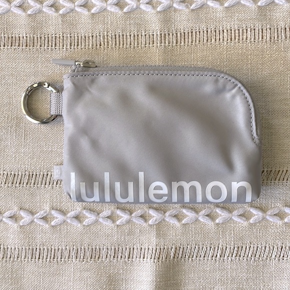 🩶Lululemon Silver Drop Clippable Card Pouch🩶 - Picture 8 of 13